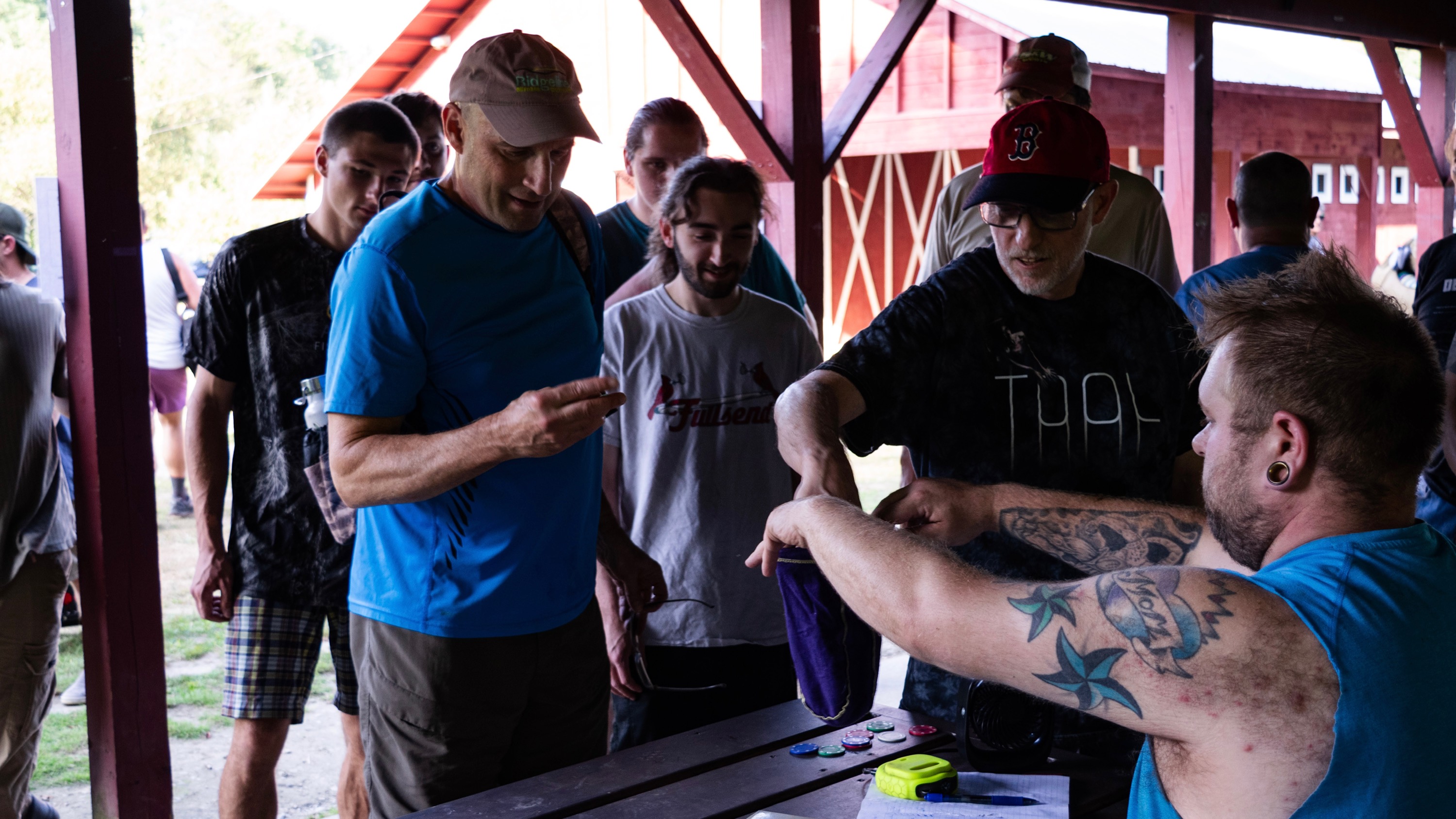 signing up to play disc golf