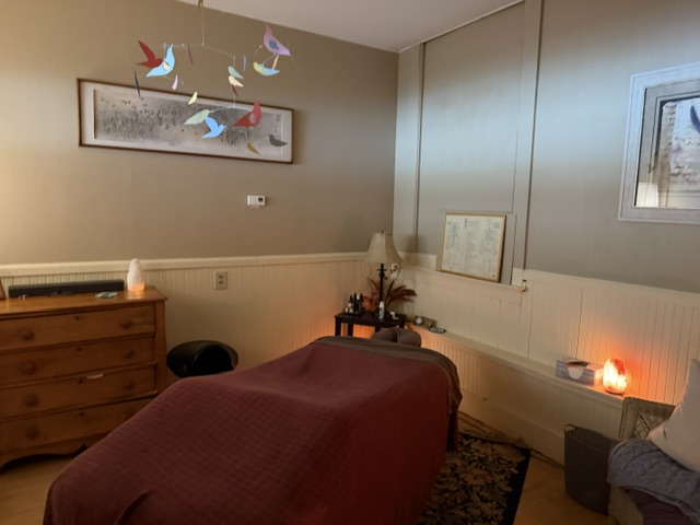 massage room w long table and calming light
