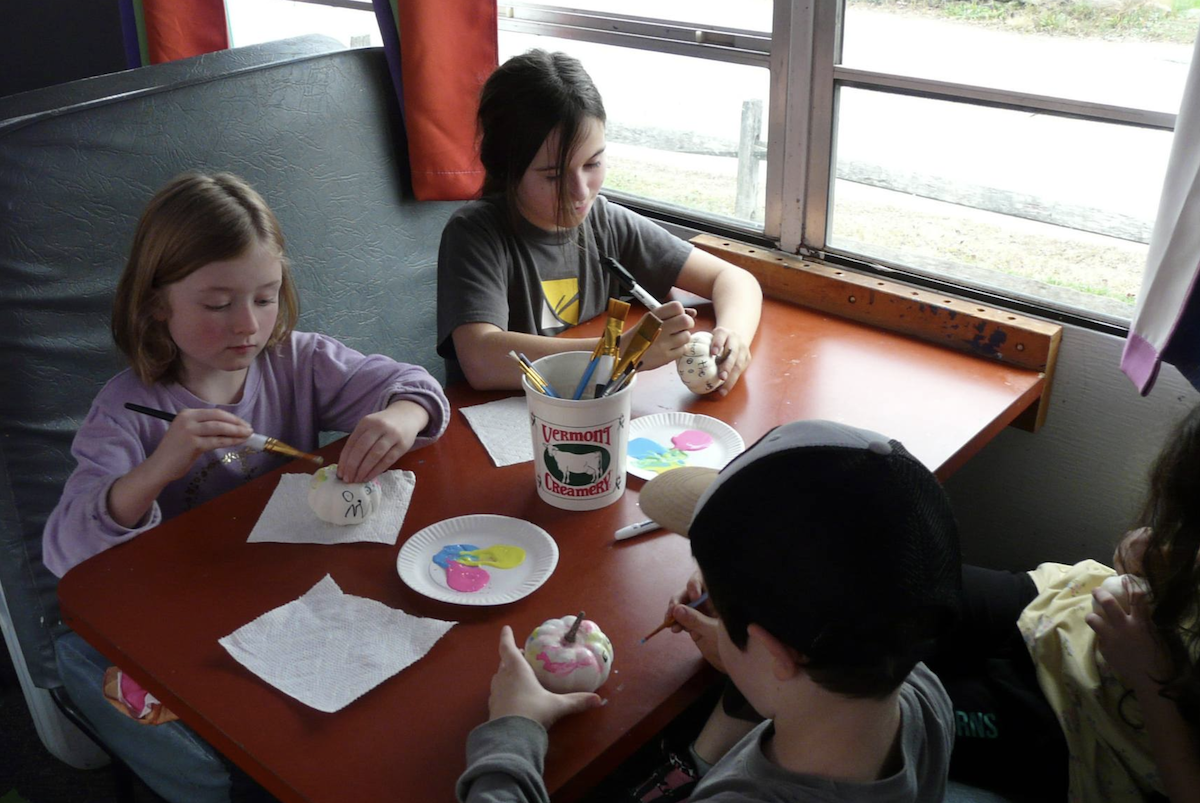 children do artrs and crafts insude a school bus